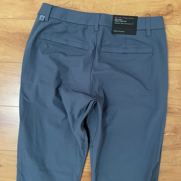 Lululemon Men ABC Trouser Slim Fit Dark Gray 30"W x 30"L New with Tag - Picture 4 of 7